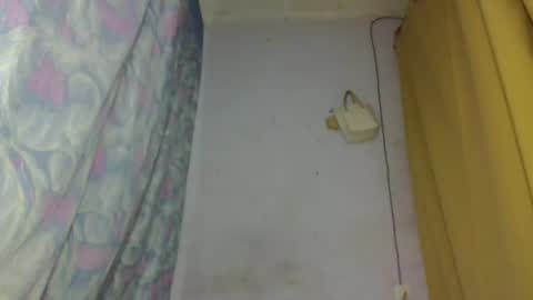 Snapshot of elina981 chatting on 04-05-26, 05:10 elina981 online show from 04-05-26, 05:10