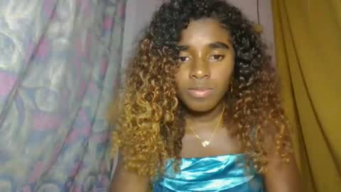 Snapshot of elina981 chatting on 04-11-26, 04:33 elina981 online show from 04-11-26, 04:33