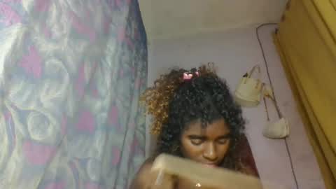 Snapshot of elina981 chatting on 04-18-26, 07:58 elina981 online show from 04-18-26, 07:58