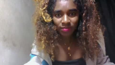 Snapshot of elina981 chatting on 05-25-26, 12:16 elina981 online show from 05-25-26, 12:16