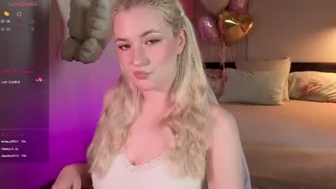 Snapshot of elina_nortas chatting on 06-27-26, 12:22 Elina online show from 06-27-26, 12:22