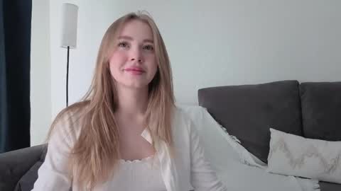 Snapshot of elinamilller chatting on 05-01-26, 01:54 Elna and Tom online show from 05-01-26, 01:54