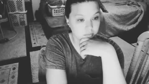 Snapshot of elinareign chatting on 09-21-25, 02:46 ElinaReign online show from 09-21-25, 02:46