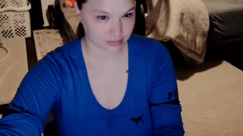 Snapshot of elinareign chatting on 09-22-25, 01:18 ElinaReign online show from 09-22-25, 01:18