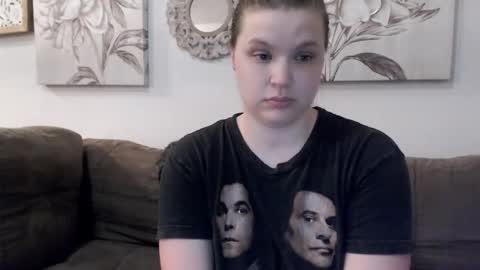 Snapshot of elinareign chatting on 02-10-26, 01:10 ElinaReign online show from 02-10-26, 01:10