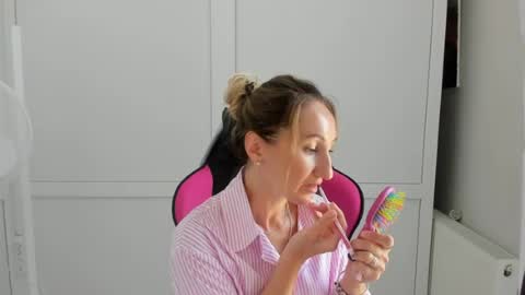 Snapshot of elinarosee chatting on 07-29-26, 06:55 Milena online show from 07-29-26, 06:55
