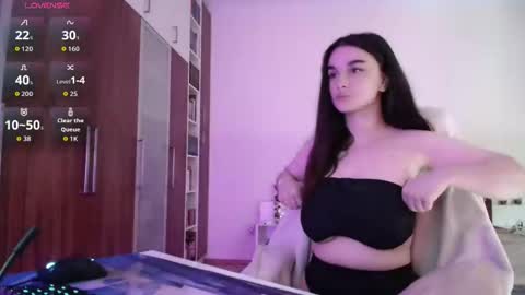 Snapshot of elinarossi chatting on 04-26-26, 09:18 Elina Rossi online show from 04-26-26, 09:18