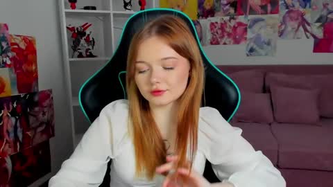 Snapshot of elinavale chatting on 04-21-26, 05:39 elinavale online show from 04-21-26, 05:39