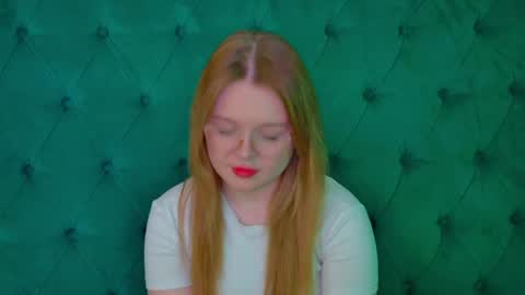 Snapshot of elinavale chatting on 04-23-26, 05:15 elinavale online show from 04-23-26, 05:15