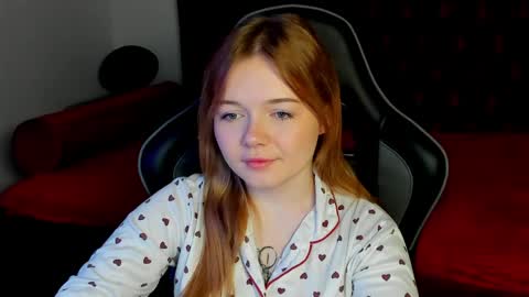Snapshot of elinavale chatting on 04-28-26, 05:18 elinavale online show from 04-28-26, 05:18