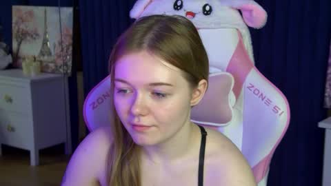 Snapshot of elinavale chatting on 04-29-26, 05:17 elinavale online show from 04-29-26, 05:17