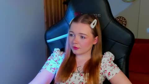 Snapshot of elinavale chatting on 05-05-26, 05:21 elinavale online show from 05-05-26, 05:21