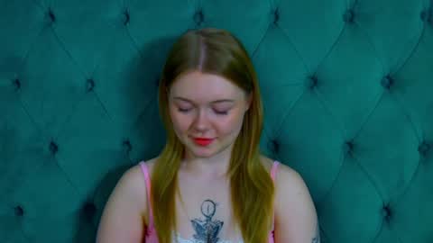 Snapshot of elinavale chatting on 05-22-26, 05:29 elinavale online show from 05-22-26, 05:29
