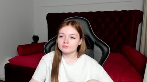 Snapshot of elinavale chatting on 06-11-26, 12:32 elinavale online show from 06-11-26, 12:32