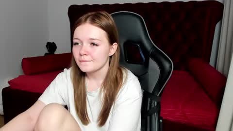 Snapshot of elinavale chatting on 06-11-26, 02:53 elinavale online show from 06-11-26, 02:53