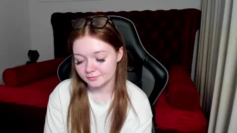 Snapshot of elinavale chatting on 06-12-26, 05:34 elinavale online show from 06-12-26, 05:34