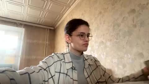 Lola online show from 11-21-25, 07:29