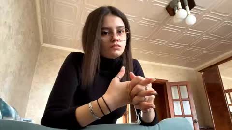 Lola online show from 11-22-25, 05:28