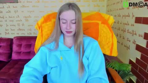 Snapshot of elinor_faith chatting on 10-17-25, 08:00 elinor_faith online show from 10-17-25, 08:00