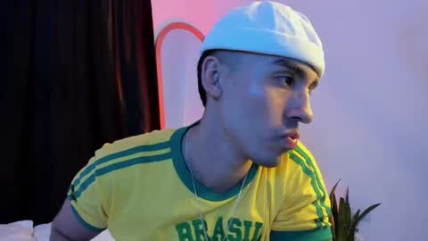 Snapshot of elio_dicaprio chatting on 11-14-25, 03:16 elio_dicaprio online show from 11-14-25, 03:16