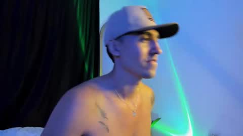 Snapshot of elio_dicaprio chatting on 11-19-25, 02:11 elio_dicaprio online show from 11-19-25, 02:11