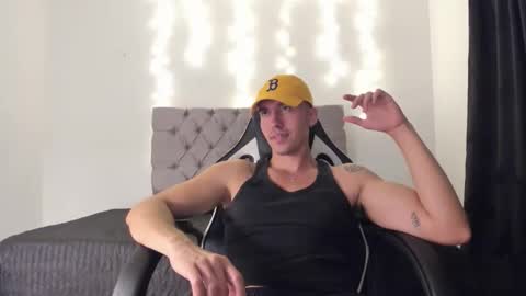 Snapshot of elio_dicaprio chatting on 11-27-25, 02:35 elio_dicaprio online show from 11-27-25, 02:35