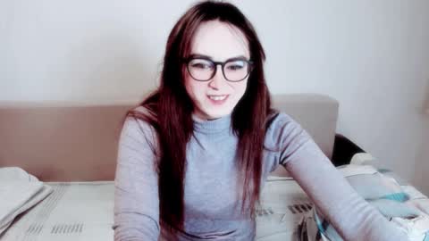 Snapshot of elisa_2001 chatting on 02-08-26, 05:33 Liza online show from 02-08-26, 05:33