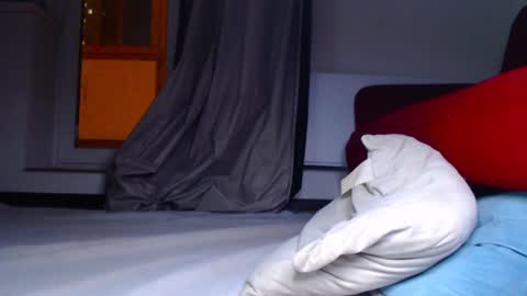 Snapshot of elisa_bright chatting on 12-17-24, 06:42 Tati online show from 12-17-24, 06:42