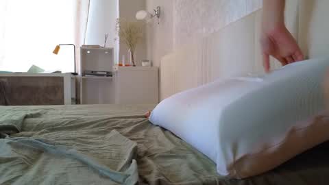 Snapshot of elisa_bright chatting on 06-22-26, 10:01 Tati online show from 06-22-26, 10:01