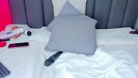 Elisa online show from 03-12-25, 10:39