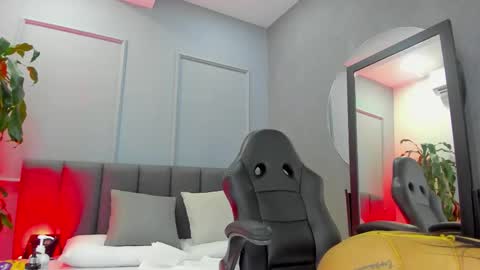 Elisa online show from 10-19-25, 07:03