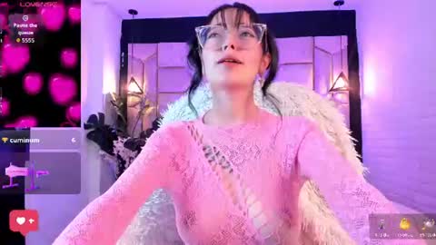Snapshot of elisa_collins chatting on 06-25-26, 05:12 ELISSA online show from 06-25-26, 05:12