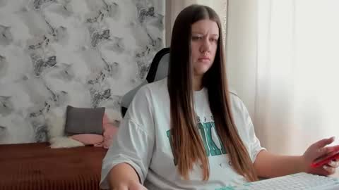 Aletta Oushen online show from 05-18-26, 07:14