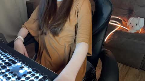 Snapshot of elisa_north chatting on 03-11-25, 01:59 Elisa North online show from 03-11-25, 01:59