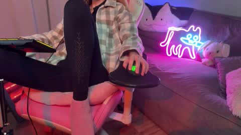 Snapshot of elisa_north chatting on 09-30-25, 02:00 Elisa North online show from 09-30-25, 02:00