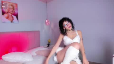 Snapshot of elisabethflores chatting on 09-13-25, 12:38 elisabethflores online show from 09-13-25, 12:38