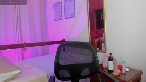 Snapshot of elisabetta_amour chatting on 04-29-26, 10:19 Eli online show from 04-29-26, 10:19