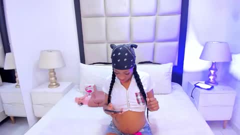 Snapshot of elisabettamonroy chatting on 10-29-25, 04:42 elisabettamonroy online show from 10-29-25, 04:42