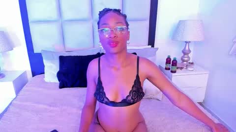 elisabettamonroy online show from 12-22-25, 03:42