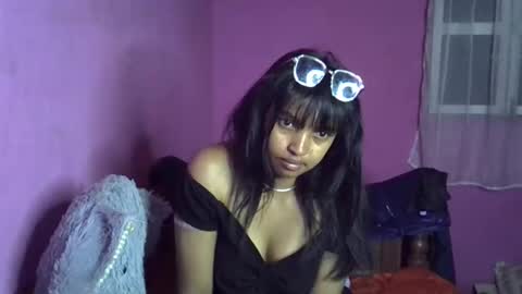 Snapshot of elisah01 chatting on 06-04-26, 06:36 elisah01 online show from 06-04-26, 06:36