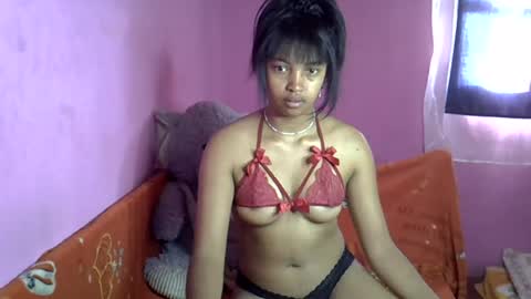 Snapshot of elisah01 chatting on 06-20-26, 05:21 elisah01 online show from 06-20-26, 05:21