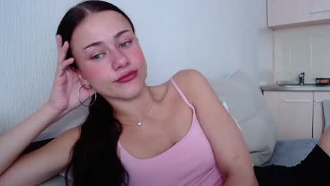 Snapshot of eliscuteblonde chatting on 07-11-26, 04:26 Elis online show from 07-11-26, 04:26