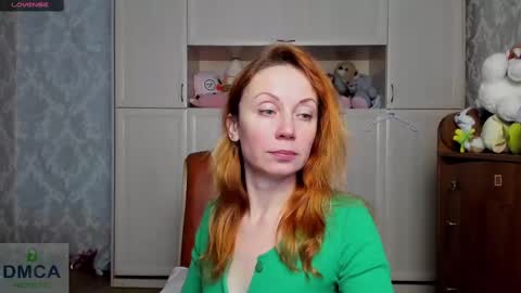 Snapshot of elisefoxy chatting on 02-19-25, 06:22 Elise online show from 02-19-25, 06:22