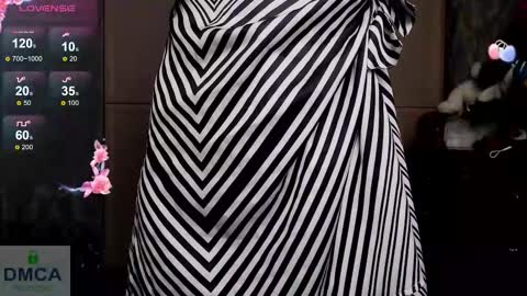 Snapshot of elisefoxy chatting on 10-19-25, 07:31 Elise online show from 10-19-25, 07:31