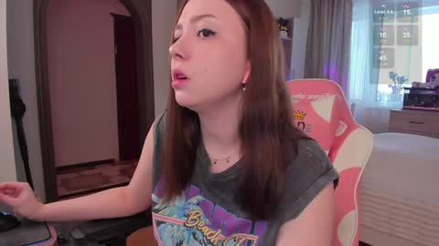 Snapshot of elisejays chatting on 01-09-25, 09:48 Elise online show from 01-09-25, 09:48