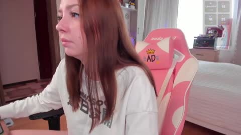 Snapshot of elisejays chatting on 01-30-25, 10:40 Elise online show from 01-30-25, 10:40
