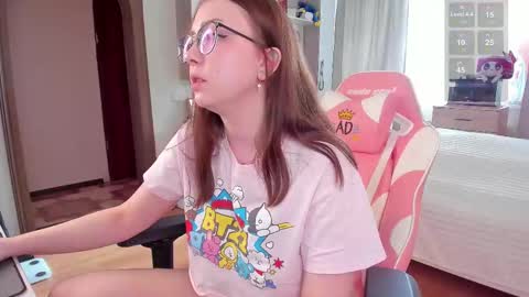 Snapshot of elisejays chatting on 02-20-25, 10:16 Elise online show from 02-20-25, 10:16