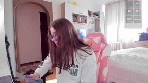 Snapshot of elisejays chatting on 02-28-25, 10:30 Elise online show from 02-28-25, 10:30