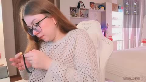 Snapshot of elisejays chatting on 10-13-25, 01:00 Elise online show from 10-13-25, 01:00
