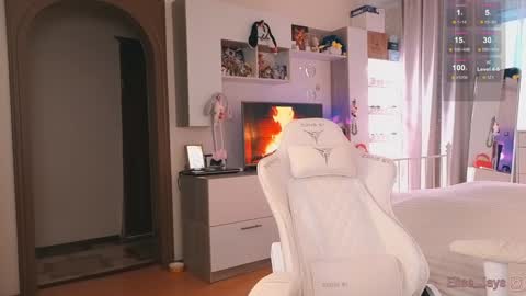 Snapshot of elisejays chatting on 10-17-25, 12:08 Elise online show from 10-17-25, 12:08